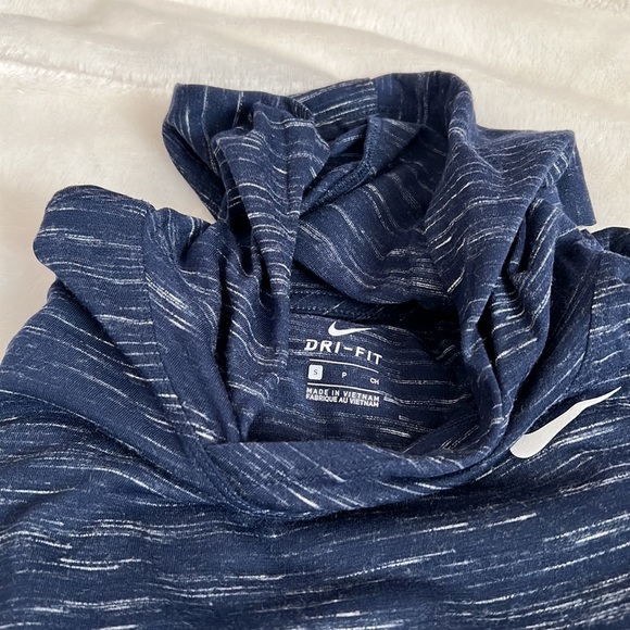 Nike long sleeve Dri fit hoodie - Picture 3 of 4